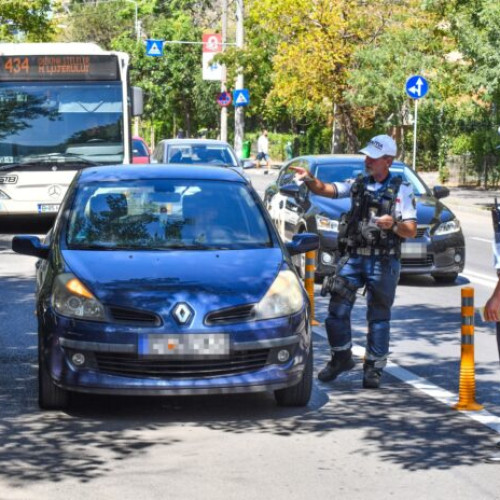 Acțiune comună a poliției și a poliției locale pentru verificarea respectării regulamentului pe banda specială de pe Bd. Uverturii