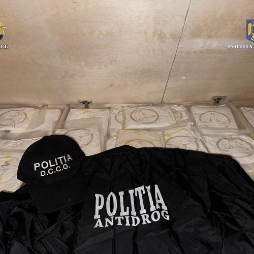 Cei doi traficanți de droguri, prinși cu 66,5 kg de cocaină pe autostrada A1