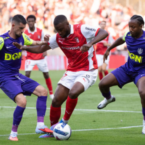 {&quot;title&quot;: &quot;CFR Cluj eliminată din Europa League după înfrângere în fața Sporting Braga&quot;}