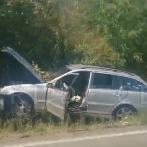 Accident pe drumul spre Piatra Craiului: un autoturism a ieșit de pe carosabil