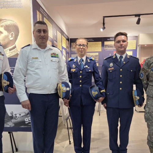 expozitie dedicata personalitatilor legendare ale aviatiei militare din Romania