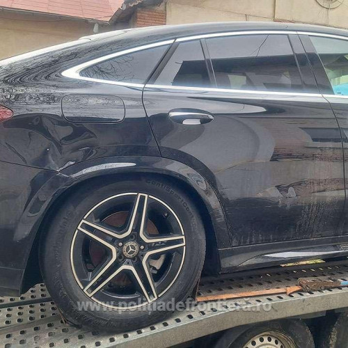 Autoturism furat din Italia, descoperit în Neamț