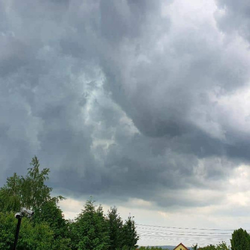 Avertizare de furtuni în zonele Munților Apuseni, județul Alba