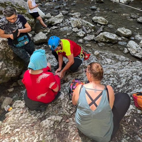 fată de 11 ani evacuata din Cheile Râmețului după o căzătură