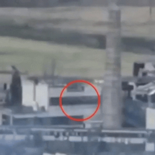 Un lunetist ucrainean a stabilit un nou record mondial prin eliminarea a doi soldați ruși de la o distanță de 4 kilometri, informează presa ucraineană. Conform surselor, acesta a folosit un sistem de tragere &quot;indirectă&quot;, în timp ce observarea țintei s-a făcut cu ajutorul unei drone și a unei aplicații de Inteligență Artificială (AI) pentru direcționarea focului.