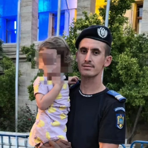 Fetiță de 2 ani și 7 luni, pierdută în agitația din Piata Unirii la evenimentul "August Artistic" din Focșani