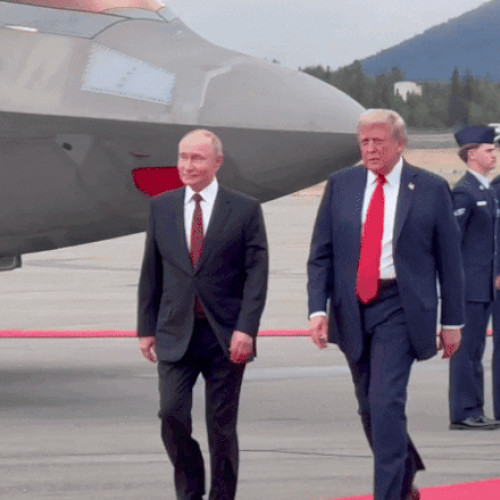 Putin, întâmpinat de Trump la baza aeriană Elmendorf din Alaska