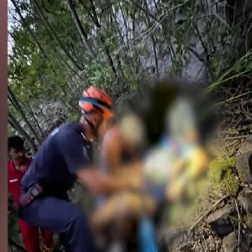 Bărbat salvat după o aterizare forțată cu parapanta în Hunedoara