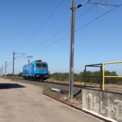 Primul tren electric nou al Romaniei atinge viteza de 200 km/h
