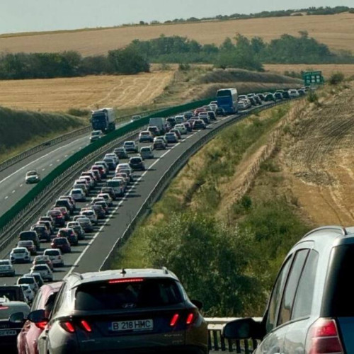Trafic intens pe drumurile din țară din cauza sezonului estival