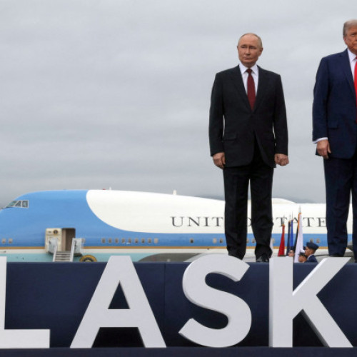 eșecul summitului între Trump și Putin a evidențiat favorizarea liderului rus, susține jurnalistul David E. Sanger într-o analiză publicată în The New York Times. Potrivit acestuia, Putin nu numai că a obținut timp suplimentar, dar a și atins un obiectiv important în războiul din Ucraina: a ieșit din lista liderilor sancționați și a fost primit de președintele SUA ca un pacificator.