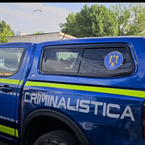 Un bărbat din Cernavodă este suspectat de comiterea unui furt. Potrivit informațiilor, la data de 15 august, el ar fi sustras mai multe bunuri dintr-un magazin, în valoare de aproximativ 200 de lei.