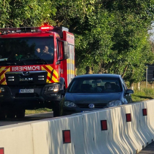 Incendiu de vegetație pe marginea drumului în Eforie