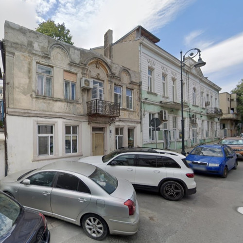 Primarul Constanței a semnat recent decizia privind soluționarea notificării din 2001, transmisă de moștenitorii proprietarilor legali ai unui imobil situat în apropiere de Plaja Modern. Această hotărâre vine în urma unei sentințe definitive pronunțate de Tribunalul Constanța în toamna anului trecut, care a stabilit că imobilul nu poate fi restituit în natură.