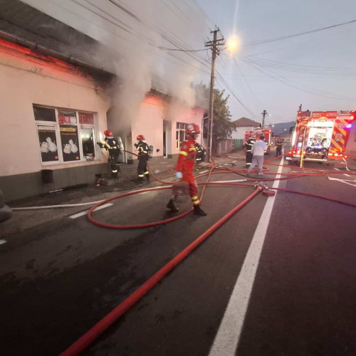 Incendiu într-un magazin din Vintu de Jos: pompierii au intervenit în timpul dimineții