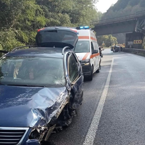 Trafic îngreunat pe DN6 după un accident în Caraș-Severin