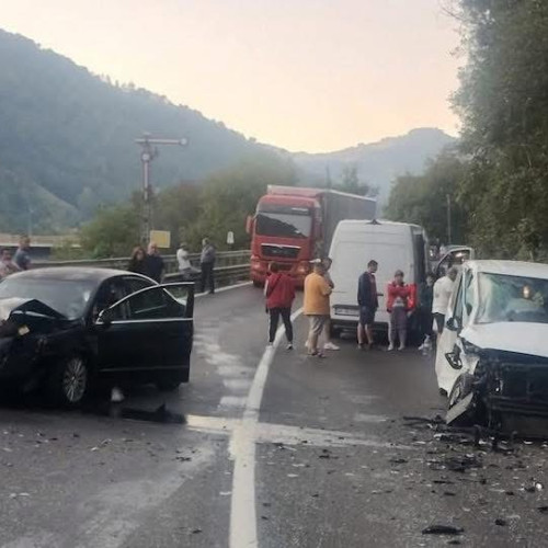 accident pe dn7 - Valea Oltului, în zona comunei Caineni