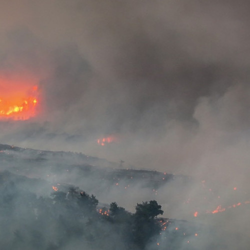Incendiul din provincia Canakkale a forțat evacuarea a peste 250 de persoane