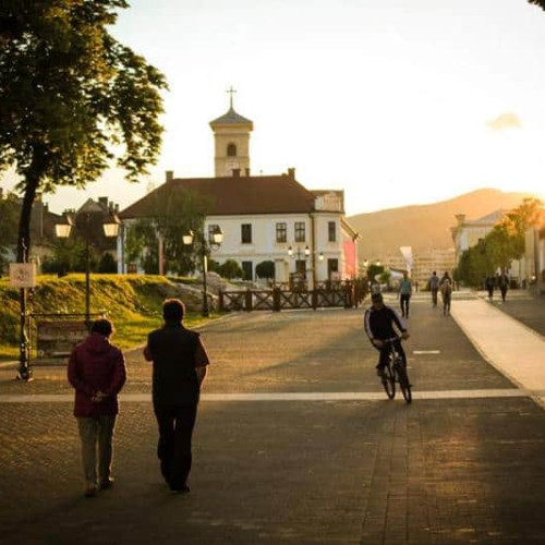 beneficiile mersului pe jos: de la prevenirea bolilor la claritate mentala