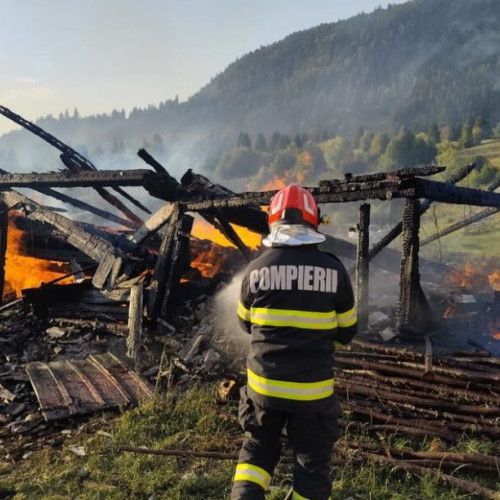 Incendiu la o anexă pentru animale în Lunca Ilvei