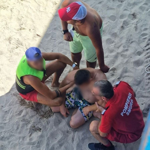 Tragedie pe plaja din dreptul hotelului Cerna: un bărbat a murit după ce s-a înecat