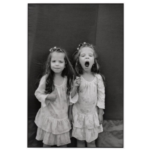 expozitie de fotografie dedicată zilei mondiale a gemenilor la oradea