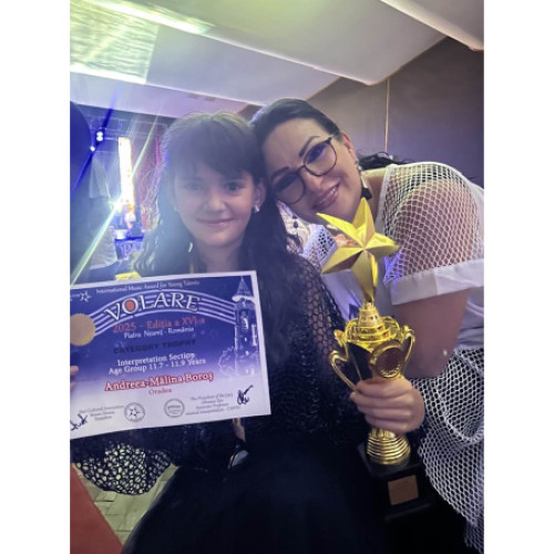 festivalul internațional de muzică ușoară "Volare" de la Piatra Neamț, ediția a XVI-a, a avut loc între 14 și 16 august, reunind talente din țară și din străinătate. Evenimentul de amploare a adus în centrul atenției tineri artiști, iar reprezentanții școlii de muzică "Meda Music" din Oradea au avut un rol deosebit, reușind să obțină numeroase premii și trofee.