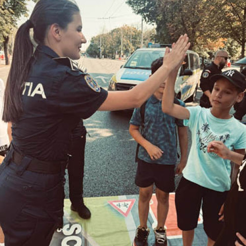 politiștii prahoveni au fost aproape de copiii din ploiești, într-un eveniment dedicat siguranței și prieteniei