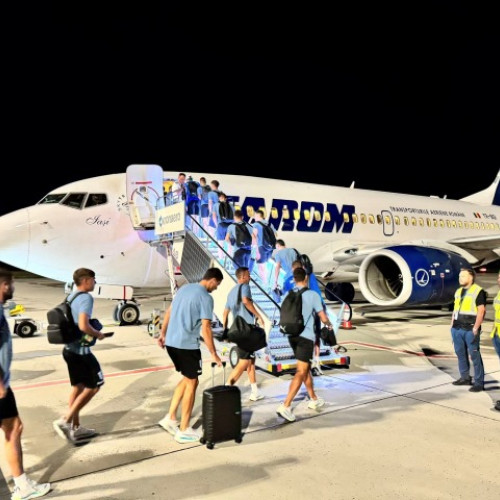 Universitatea Craiova a câștigat meciul de la Miercurea Ciuc cu scorul de 2-1 și s-a întors acasă spre Brașov, unde au decolat spre București cu o cursă TAROM. Potrivit sursei newsbv.ro, după joc, echipa s-a deplasat cu autocarul de la Miercurea Ciuc la Brașov.