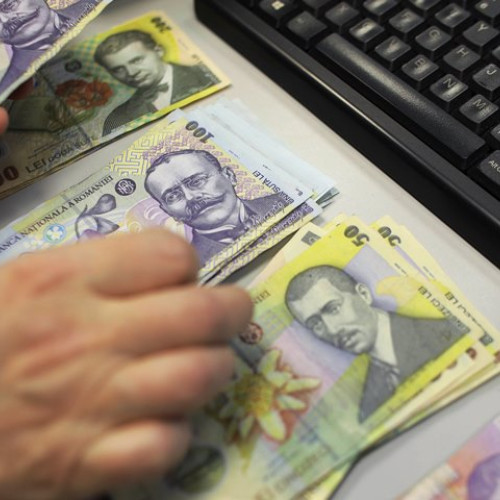 Tânăr de 17 ani reţinut după mai multe furturi în Bacău