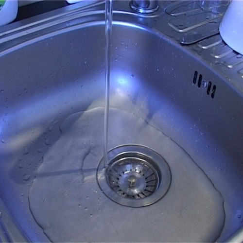 Compania Nova Apaserv S.A. din Botoșani a anunțat că va întrerupe furnizarea apei potabile în anumite zone din cauza unei avarii. Potrivit informațiilor citate de botosaninews.ro, avaria a fost cauzată de o problemă pe conducta din material PEHD cu diametrul de 250 mm, situată în localitatea Dangeni.