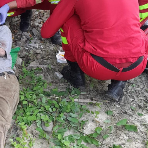 persoană salvată dintr-un canal la Hangu de pompieri și SMURD