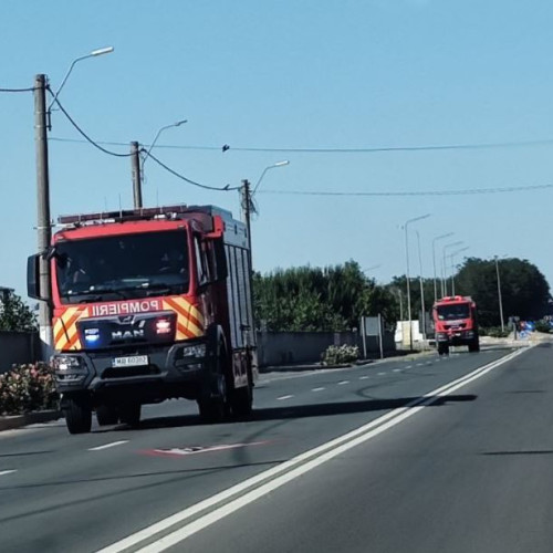 Pompieri în luptă cu un incendiu de amploare lângă Medgidia