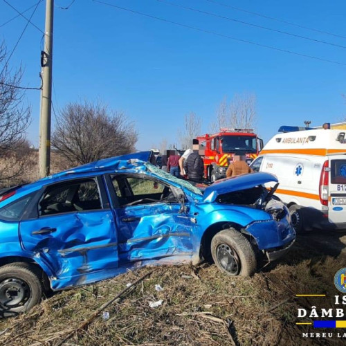 Accident grav în urma impactului dintre un autoturism și un autotren în Ionești!