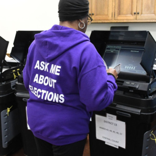 Trump vrea să elimine votul prin corespondenta și mașinile de vot în SUA