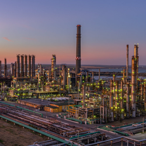 creștere semnificativă a volumului de materii prime procesate de rafinăriile Petromidia și Vega în prima jumătate a anului