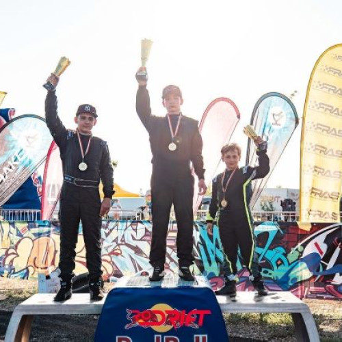 copil de 13 ani impresionant prin maturitate și performanțe în sport și muzică