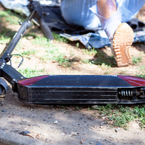 accident grav cu trotineta electrica: mama unui copil de 12 ani face un apel la parinti si adolescenti