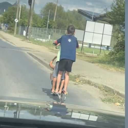 incident cu tineri pe trotineta electrica în Baia Mare