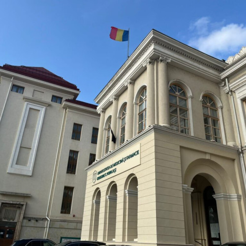 Universitatea de Medicină și Farmacie „Grigore T. Popa” din Iași organizează o nouă sesiune de admitere pentru anul universitar 2025-2026, în luna septembrie, pentru cele 14 locuri neocupate la specializarea asistență medicală generală militară. Potrivit sursei, universitatea adaptează procesul de admitere la nevoile Ministerului Apărării Naționale (MApN), urmând graficul de recrutare al Institutului Medico-Militar și calendarul stabilit de UMF Iași.