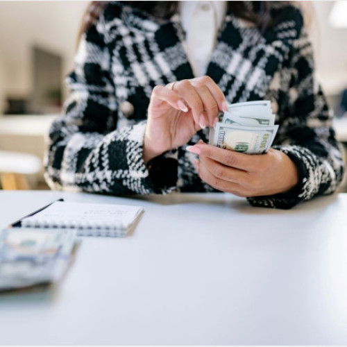 oficializare a noilor reguli pentru salarizarea angajaților publici și conducerea consiliilor de administrație