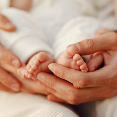 Numărul nașterilor în România a scăzut sub 150.000 în 2024, cel mai mic nivel din 1930 încoace