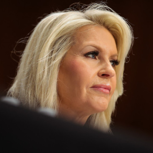 Vizitele liderilor aliați ai Statelor Unite au fost marcate de o schimbare în modul tradițional de întâmpinare, noteaza site-ul digi24.ro. Conform informațiilor, oficialii celor mai apropiate țări de SUA nu au fost întâmpinați personal de președintele Donald Trump, de vicepreședintele JD Vance sau de secretarul de stat Marco Rubio la sosirea lor la Casa Albă pentru discuții despre Ucraina. În schimb, Monica Crowley, șefa protocolului de la Casa Albă, a fost cea care i-a întâmpinat cu strângeri de mână și, în anumite cazuri, cu un sarut pe obraz.