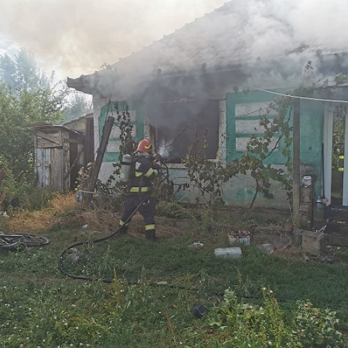 Incendiu la o locuință din Satu Mare, stins rapid de pompieri