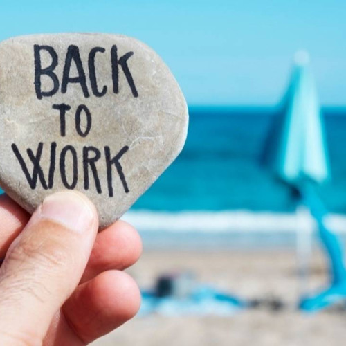 Anxietatea de după concediu: cum să o gestionăm și să ne adaptăm mai ușor la muncă
