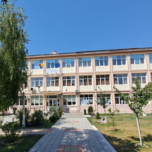 tabără pentru elevi de gimnaziu, dedicată dezvoltării personale și educației