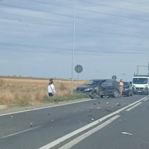 Accident pe DN 22 blochează traficul și creează coloane de masini
