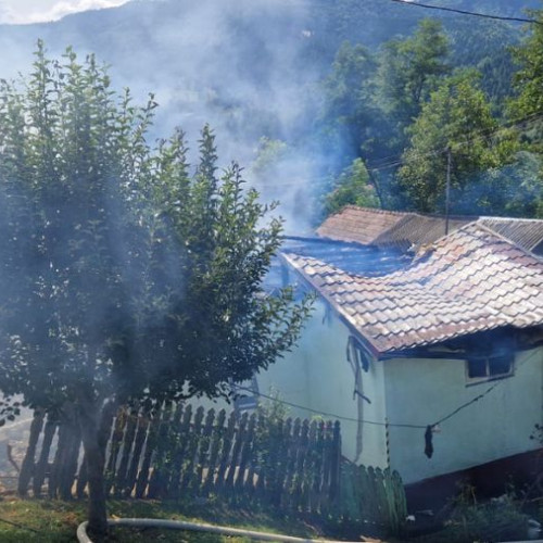 Incendiu la o locuință în satul Goioasa, comuna Agas