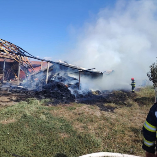 incendiu la baloti de paie în localitatea birchis
