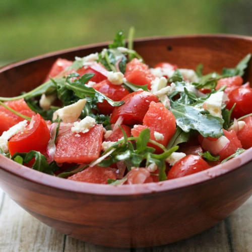 salata de pepene roșu cu brânză feta și mentă, vedeta lunii august austeră și răcoritoare